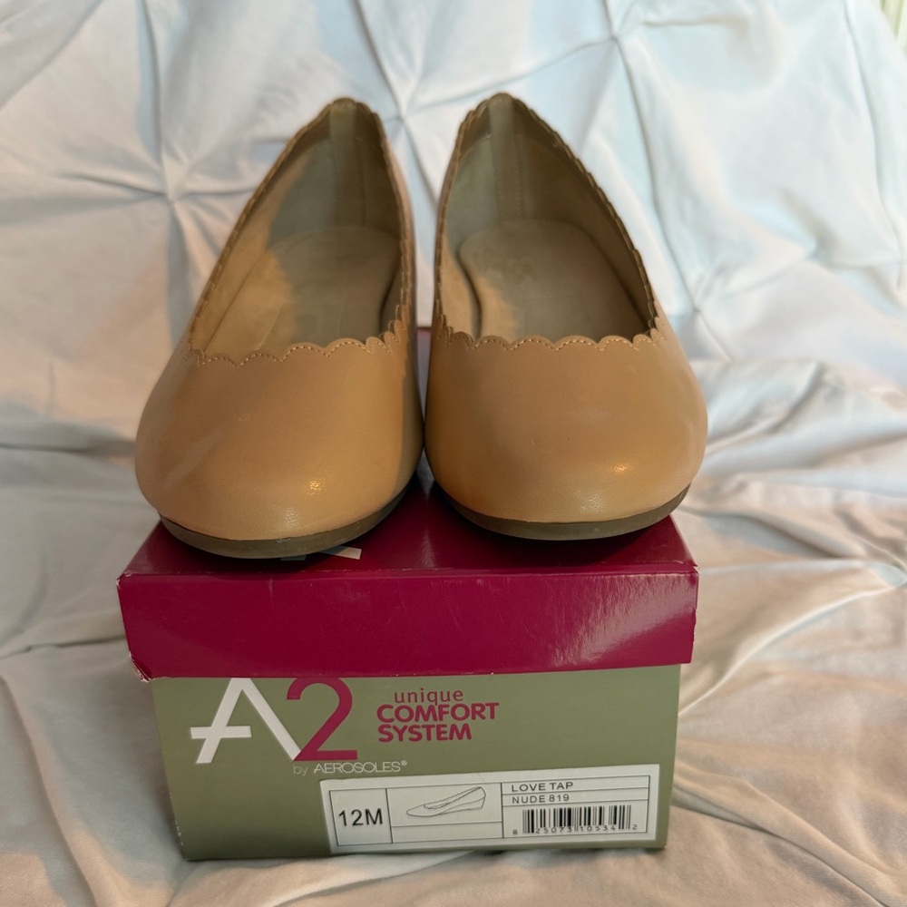 AEROSOLES Nude Scalloped Edge Ballet Flats
